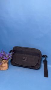 Tas Selempang Pria PEGE Cruz Model Kasual Simple Dilengkapi Clear Pocket Bahan Kanvas Tebal Cocok untuk Sehari hari - PG 9034
