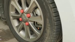 Đầu chụp ốc lazang ô tô bảo vệ ốc tránh rỉ sét 20 chiếc