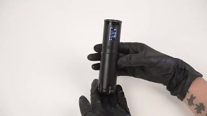 ชุดสักไร้สาย ชุดสักสําหรับผู้เริ่มต้นพร้อมเครื่องสัก 1200mAh ปากกาสักควบคุมสี RGB ถังหมึกผสม 20 ถังและหมึกฝึกหัดสี 10 สี ชุดรอยสักที่สมบูรณ์สําหรับศิลปิน