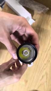 Đèn pin siêu sáng BT40 1800 lumen đèn pin cầm tay với pin 21700 led sst40 vỏ hợp kim nhôm chống nước chiếu xa 300m