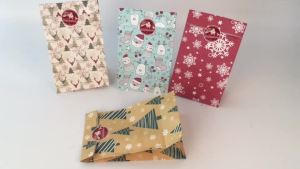 24 Chiếc Túi Giấy Kraft Giáng Sinh Với Thiết Kế Hình Bông Tuyết Giáng Sinh Vui Vẻ Gói Quà Tặng Túi Bao Gồm Miếng Dán Để Trang Trí Ngày Lễ
