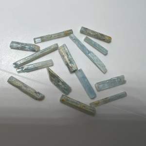 24925-CẢ LÔ TINH THỂ AQUAMARINE ( THIÊN NHIÊN )