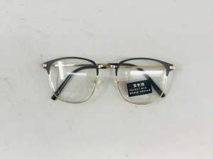 Happy hour toy’s photochromic Anti-radiation Eyeglasses Square Metal Frame Men Women Replaceable Lens Computer eyewear