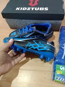 KIDZTUBS Sepatu Bola Anak Paket Komplit Sepatu Bola Tas Skin Deker Kaos Kaki Usia 6-10 Tahun Size 28 29 30 31 32 33 34 35 36 37 KDZ1114011425
