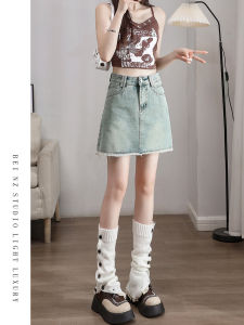 กระโปรงยีนส์เอวสูงทรงเอเข้ารูปผ้าฝ้ายผสมสำหรับผู้หญิงในช่วงฤดูร้อนปี 2023 สไตล์เรโทร เอฟเฟกต์การดูดซับแสงสีเขียวสดใส