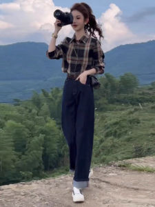 เสื้อเชิ้ตและกางเกงยีนส์สไตล์ฮ่องกงย้อนยุคสำหรับผู้หญิงช่วงต้นฤดูใบไม้ร่วง 2025 เซ็ตแฟชั่นสไตล์วินเทจ