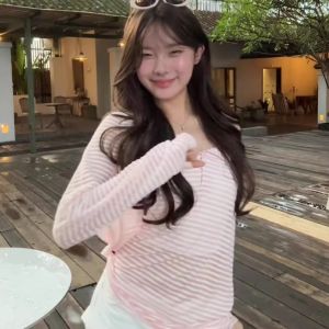 เสื้อยืดแขนยาวลายทางสีชมพู ทรงเข้ารูป บาง ใส่ได้หลากหลาย สำหรับผู้หญิง ฤดูร้อน 2025 เสื้อผ้าทำงานสไตล์เกาหลี