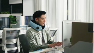 Philips Cervical Spine Massager Shoulder And Neck Kneading Hot Compress Shoulder Neck Massage Pillow