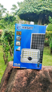 KKSKY ซื้อ1แถม1 ไฟโซล่าเซลล์ ไฟสปอร์ตไลท์ LED โซล่าเซลล์สปอตไลท์ 500W 1000W 2000W solar light แสงขาว IP68 กันน้ำและกันฟ้าผ่ เปิดปิดอัตโนมัติ