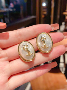 Big Brand Same Style Retro Custom Pearl Stud Earrings Silver Needle Special Interest Light Luxury Earrings Suitable for round Faces Earrings Classic Style