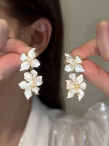 New Arrival Mild Luxury Retro Fairy Flower Earrings High-Key Dignified Niche Style Three-Dimensional Petals S925 Silver Ear Studs Earrings