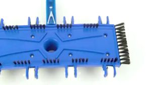 Sikat Pembersih Kolam Renang Multifungsi 8 Roda dengan Sikat Boost Kepala - Warna Biru