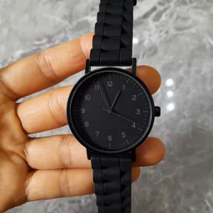 Đồng hồ nam nữ mặt tròn đen dây silicone second hand si nhật- đã qua sử dụng