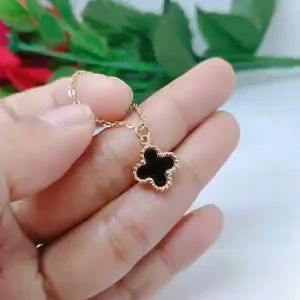 Kalung Clover Titanium Premium: Desain Unik & Aksesoris Lapis Emas Anti Karat