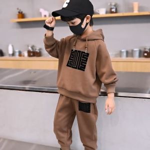 REALSELF ชุดเด็กผู้ชาย ชุดหล่อเด็กชาย การออกแบบกราฟิกอย่างมีสไตล์ 2024 ใหม่เด็กชายฤดูใบไม้ร่วงแฟชั่นสไตล์เกาหลีเสื้อแจ็คเก็ตมีฮู้ดสูท24829