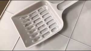 😺ที่ตักทรายแมว ที่ตักอึแมว ตักขี้แมว ช้อนตักทรายแมว ป้องกันความชื้น ช้อนกรองทรายแมว CW74