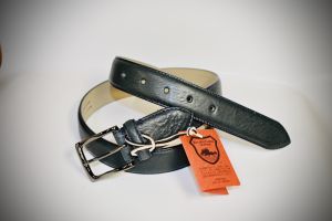 Nagasawa American oil leather belt for men. Length 96cm-106cm which comes with 3 layered stretched function sandwiched in between leathers.  Width of belt is 3.3cm.Origin: Made in Japan. Model: KR006