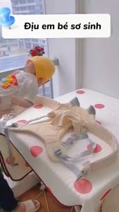 Địu Em Bé Amber Có Đai Điều Chỉnh Linh Hoạt Chống Gù Cho Bé Và Giúp Giảm Áp Lực Lên Vai Và Lưng Của Mẹ