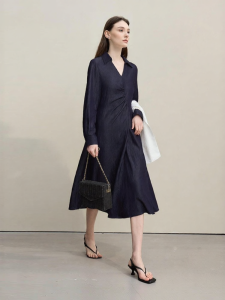 AMII | V-Neck Turn-down Collar Fitting Asymmetric Pleated Dress