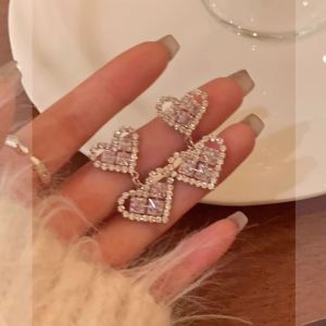 925 Silver Needle Full Drill Silver Heart Shaped Earrings Womens Unique Design Luxury Feelings Ear Jewelry Personality