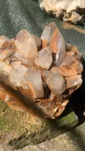 Bụi đá thạch anh trắng tự nhiên to lớn 3kg kèm đế Vip chiêu tài năng lượng nhà ở mã 501