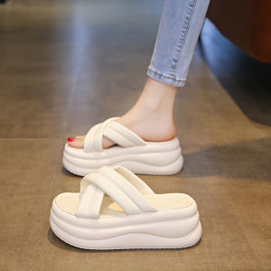 รองเท้าแตะส้นสูงพื้นหนาสำหรับผู้หญิงในช่วงฤดูร้อน รองเท้าแตะชายหาดแบบลำลองสำหรับกลางแจ้ง รองเท้าแตะส้นสูงแบบสวมหัวเข็มขัดสำหรับผู้หญิง