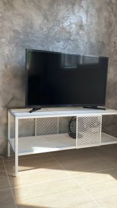 ตู้วางทีวี IKEA รุ่น BAGGEBO ชั้นวางทีวี โลหะ/สีขาว ขนาด 90x35x40 ซม.