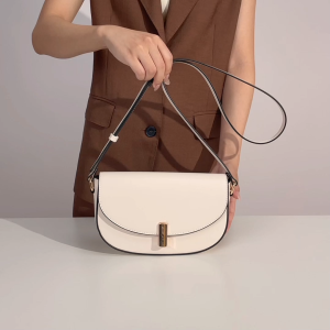 Manluo Tas Selempang Shoulder Bag Sling Bag Wanita High-end Sederhana Tas Bahu Tunggal dengan Desain Elegan dan Fokus pada Gaya Minimalis