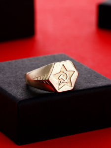 Retro โซเวียตคอมมิวนิสต์ค้อนและเคียวแหวนสําหรับบุรุษและสตรี Star สัญลักษณ์ของแรงงานแฟชั่นเครื่องประดับอุปกรณ์เสริม