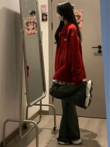 เสื้อสเวตเตอร์คอปกสีแดงสไตล์ย้อนยุคสไตล์อเมริกันสำหรับผู้หญิง ฤดูใบไม้ร่วง/ฤดูหนาว ทรงหลวมๆ สบายๆ เสื้อคลุมคาร์ดิแกนเปิดหน้าอก