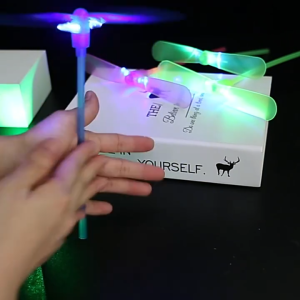 Hand Helicopter Hand Rub Plastic Propeller Bamboo Dragonfly Helicopter Toy Hand Spinner Flying disc Launcher Outdoor Toys Flying Party Gift Favors
