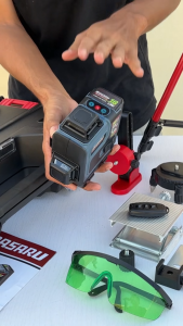 เครื่องวัดระดับเลเซอร์ Masaru SMLG-305 สีเขียว 16 เส้น พร้อมขาตั้งและรีโมทควบคุม เลเซอร์วัดระดับ