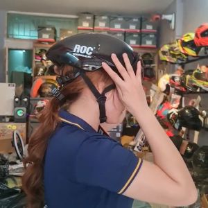 Mũ bảo hiểm xe đạp chính hãng ROC R18 có kèm kính màu đen bóng