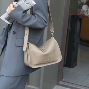 Womens Large Capacity Leather Satchel Bag Soft Top Layer Cowhide Shoulder Bag Casual Crossbody Bag Underarm Bag Fashion