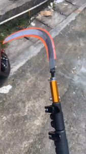 Câu Liêm hay gọi là Liềm dùng móc cành câycắt tráilấy hoa quả trên caophát cỏhái DừaCau...