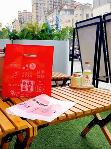 25pcs Design Plastic Bag with Handle with Design for Cake Pastry Meal Box Plastic Bag