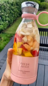 Electric USB Fruit Juicer Cup with USB Charger Portable Rechargeable Juice Blender Fruit Blender Stainless Steel Blades Ingredient Blender Crusher Ice Crusher (double-click to activate) Kitchen Tools