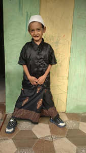 PAKET LENGKAP SETELAN SARKOCI ANAK USIA 3-14 TAHUN SARUNG PECI KOKO ANAK HEM POLOS KANCING DADA SARUNG INSTANT MOTIF SARWO