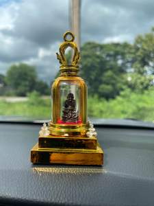 ครอบแก้วหลวงปู่ทวดเหล็กน้ำพี้ ขนาด 1 นิ้ว ตั้งบูชาในบ้าน ในร้านค้า ในรถ