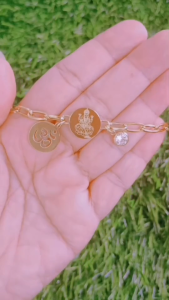 กำไลพระแม่ลักษมี  โอมมหาเฮง! ทองคำ 18K ไม่ลอกไม่ดำ พร้อมเพชร CZ แท้ ดีไซน์มงคล เรียกทรัพย์ เสริมบารมี  A3-P177