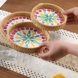 ถาดแบ่งทรงกลม ถาดผลไม้เปลือกหอยสีสันสดใส ตะกร้าอาหารเช้าสานหวาย ลายดอกไม้เล็ก ๆ ตะกร้าขนมปัง ตะกร้าติ่มซำ ผลไม้แห้งขนมขบเคี้ยว