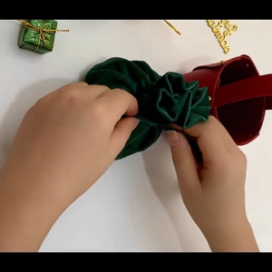 【สินค้าใหม่ขายร้อน】กระเป๋าหนังคริสต์มาส ถุงแอปเปิล ถุงของขวัญ ถุงกำมะหยี่ ถุงขนมและของขวัญคริสต์มาสอีฟ และกล่องของขวัญแอปเปิลคริสต์มาส