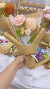 Tema Kraf Jambangan Bunga Matahari Kait dan Bunga Ros Kait Crochet Flower Bouquet Mix Rose and Tulip Craft Theme 1pc Birthday Bouquet Crochet Bunga Bouquet