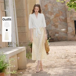 XIANGYING | V-neck Tencel and Acetate French Fitting White Blouse