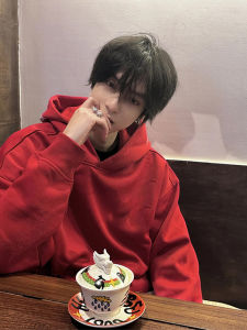 เสื้อสเวตเตอร์ฮู้ดสีแดงเข้มน้ำหนักหนัก 500 กรัม สำหรับผู้ชาย เสื้อคลุมกันหนาวสไตล์อเมริกัน ทรงหลวม แขนยาว ปกติ