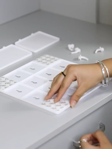 【D372】Organiser Gantung Dinding Modern White Wall-Mounted Pegboard Organizer with Multi-Compartment Storage