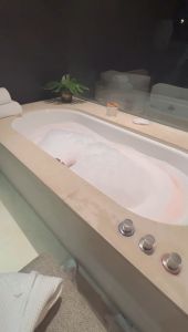 AmourSavon Boost Bubble Powder/ Bubbly Foamy Bubble Bath Bomb /Bath Soak/Bubble Soak (Made In Singapore)