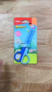 Kéo thủ công Deli 6021 dành cho học sinh kéo có nắp