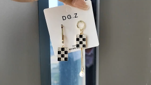 LL 18K GOLDEN Fashion Asymmetric Zircon Checker Creative Design Sense Earrings ES69137
