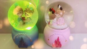 Quả cầu tuyết cặp đôi đáng yêu lâu đài Disney Cầu tuyết thủy tinh Lover Couple Disney Quà lưu niệm tặng người yêu Quà tặng bạn gái 14/2 ý nghĩa